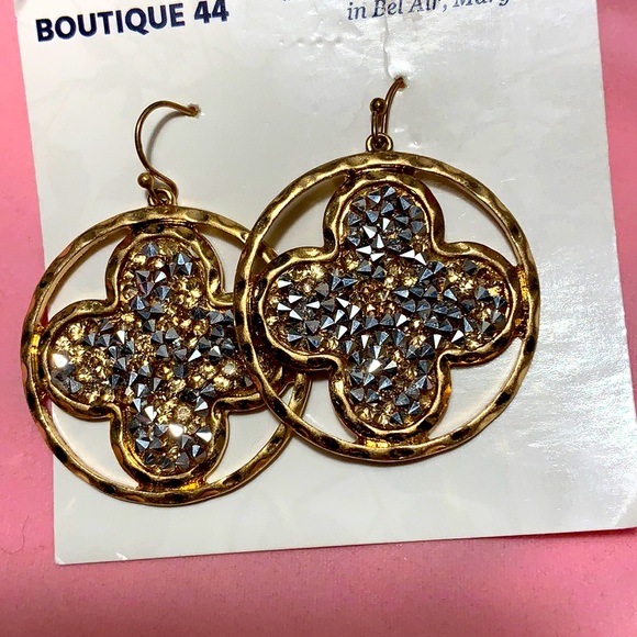 NWT gold and silver decorative costume earrings - Picture 1 of 3